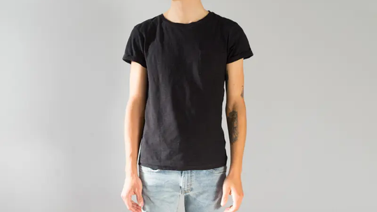 Koszulki męskie – jak wybrać idealny fason i materiał dla siebie