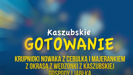 Krupnioki Nowaka z cebulką i majerankiem okraszone wędzonką z kaszubskiej gospody oraz jabłka