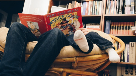 Kwarantanna przed TV? Już nie! 5 ciekawych pomysłów na to, co można robić w domu wspólnie z dziećmi