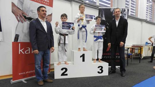 Medale dla kościerskich karateków