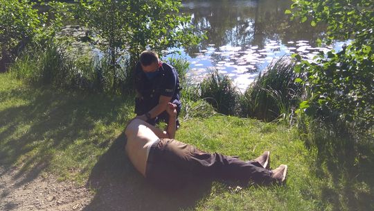 Mężczyzna tonął w jeziorze Kaplicznym