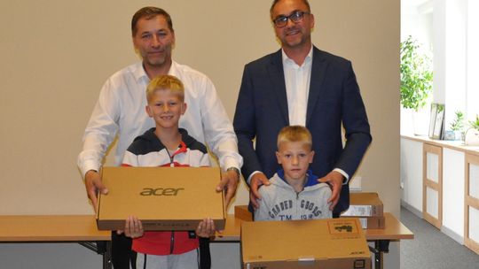 Miasto Kościerzyna.Przekazano 82 nowe komputery