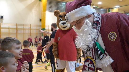 Mikołaj przybył do piłkarzy