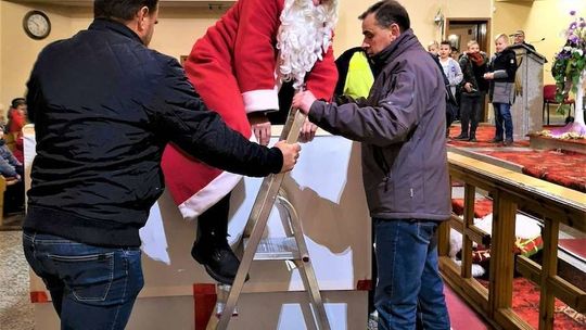 Mikołaj "wyskoczył z prezentu"