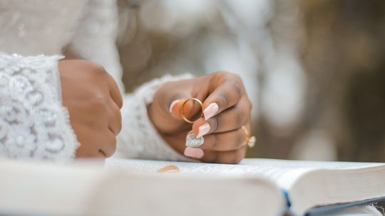 Na co zwrócić uwagę wybierając suknię ślubną w rozmiarze plus size?