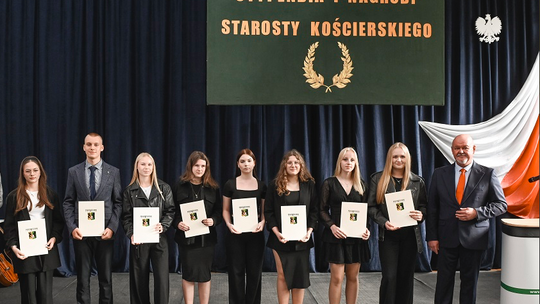 Nagrody i stypendia Starosty Kościerskiego wręczone najzdolniejszym uczniom!