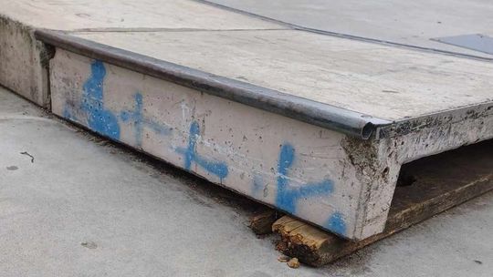Niebezpieczny stan skateparku w Kościerzynie: Zagrożenie dla dzieci i młodzieży