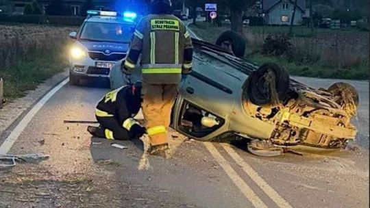 Nietrzeźwy kierowca dachował w Starym Barkoczynie