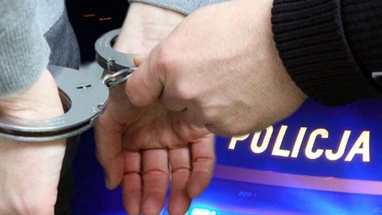 Pijany kierowca wjechał w rów i uciekł