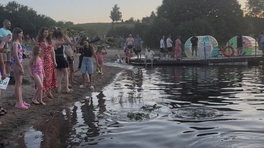 Noc Świętojańska nad Jeziorem Gałęźnym oficjalnie otworzyła kościerskie lato