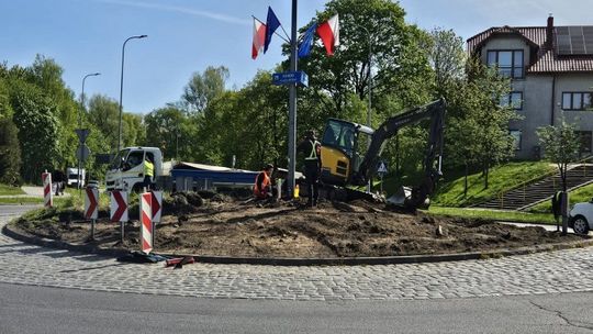 Nowe oblicze Kościerzyny: więcej zieleni na rondach i przy miejskim napisie