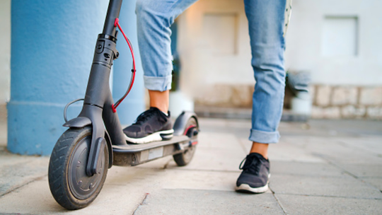 Nowe przepisy dla użytkowników elektrycznych hulajnóg