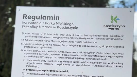 Nowe tablice w Parku Miejskim przy 8 Marca: zakaz hulajnóg i cisza nocna 22–6