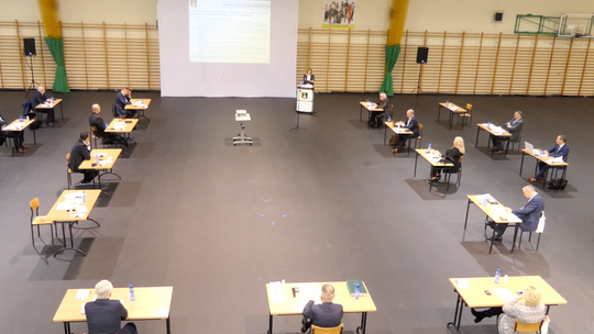 Obradowali w niecodziennych warunkach