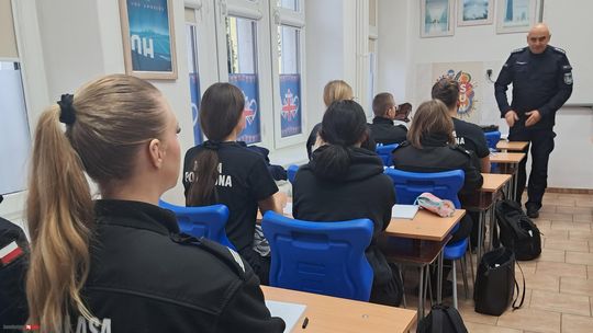 Oferta pracy za granicą może być pułapką. Policjanci ostrzegali uczniów Ekonomika