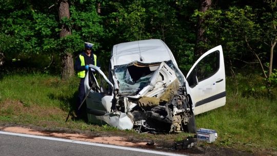 Osobówką uderzył w tira
