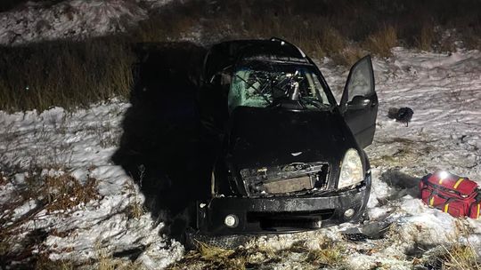 Osobówka uderzyła w tira