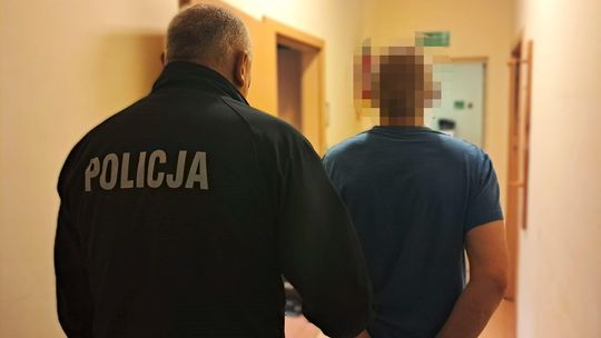 Podpalił posesję i udawał, że nic się nie stało.Grozi mu 10 lat Podpalił posesję i udawał, że nic się nie stało.Grozi mu 10 lat