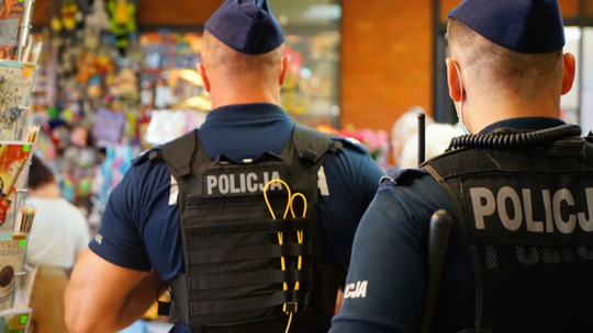 Policja i Sanepid ścigają za maseczki. Zapowiadają "zero tolerancji"