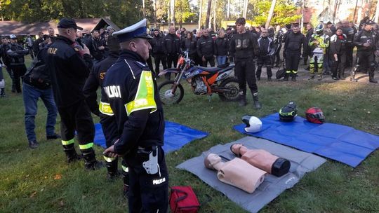 Policjanci na zakończeniu sezonu motocyklowego