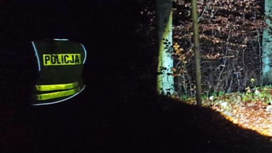 Policjanci odnaleźli zaginioną 28-latkę w lesie pod Dziemianami