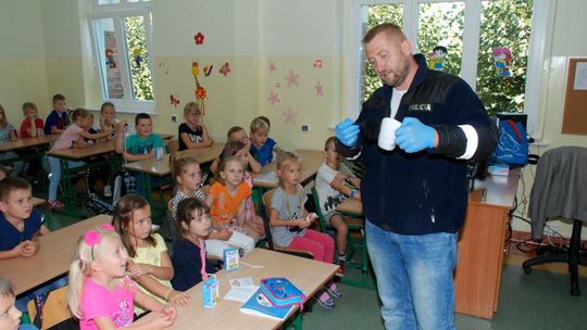 Policjanci odwiedzili pierwszoklasistów