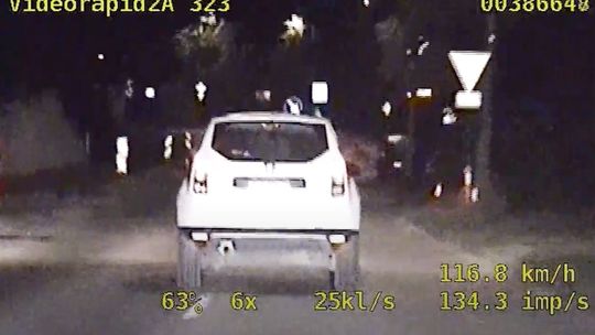 Policjanci ścigali pijanego i "naćpanego" kierowcę