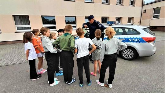 Policjanci z Kościerzyny uczą młodzież, jak być bezpiecznym w codziennym życiu