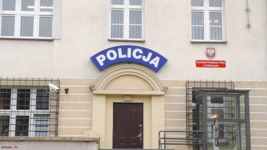 Policjant w ostatniej chwili odciągnął 33-latka z balkonu bloku w Kościerzynie