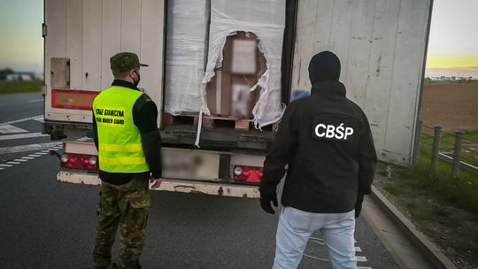 Policyjna obława w Kościerskiej Hucie Policyjna obława w Kościerskiej Hucie