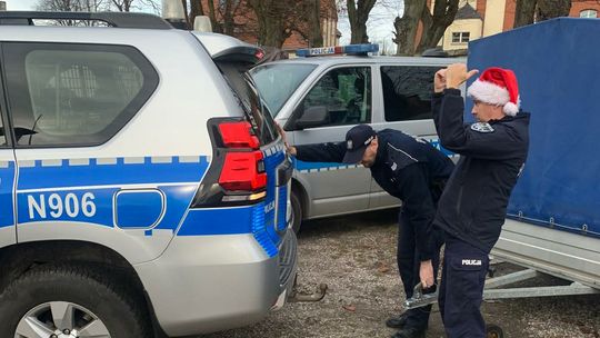 Policyjny konwój dobra. Dary od funkcjonariuszy trafiły do rodziny Policyjny konwój dobra. Dary od funkcjonariuszy trafiły do rodziny