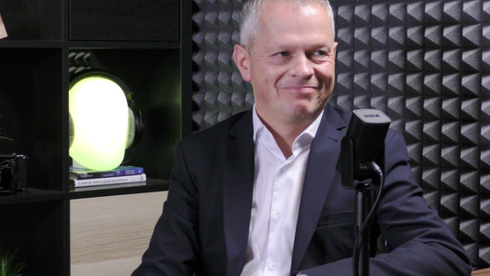 Polityka, inwestycje i wyzwania w Powiecie Kościerskim – rozmowa z Marcinem Modrzejewskim