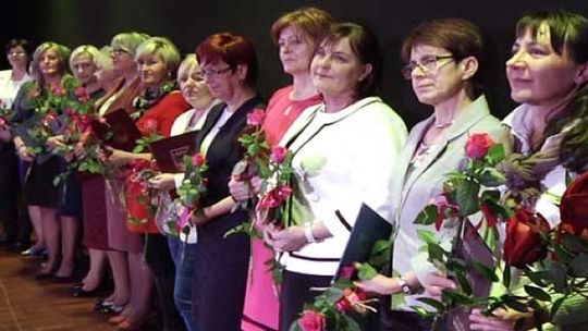 POMAGAJĄ POTRZEBUJĄCYM