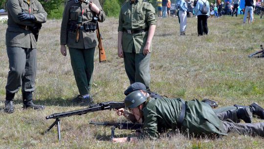 Ponad 400 osób na Pikniku Rodzinnym w Łubianie - uroczystości historyczne i zabawa