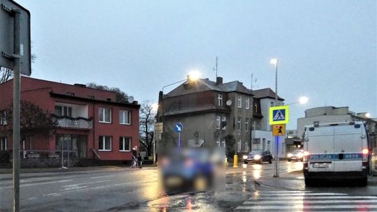 Potrącił kobietę na przejściu i uciekł