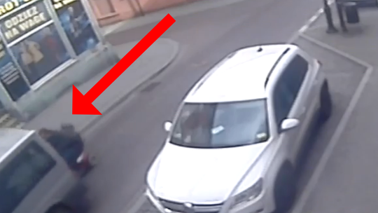 Potrącił mężczyznę na wózku inwalidzkim i .....odjechał