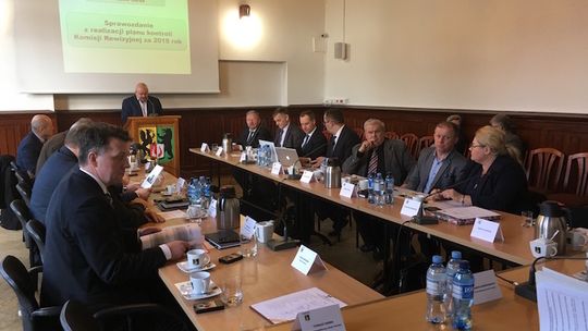 Powiat Kościerski. Rada Powiatu bezradna w sprawie Dariusza Janty 