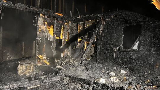 Pożar domku letniskowego w Gostomku. Straty sięgają 80 tys. zł Pożar domku letniskowego w Gostomku. Straty sięgają 80 tys. zł