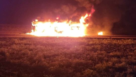 Pożar w Wysinie: Trzy ciężarówki doszczętnie spalone