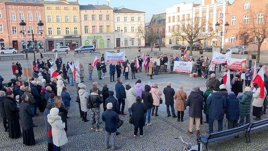 Protest w Kościerzynie: Rodzice przeciwko "edukacji zdrowotnej" w szkołach