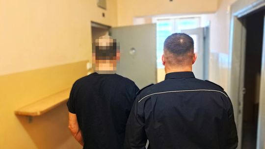 Przełożył tablice z innego auta. 32-latkowi grozi teraz 5 lat więzienia Przełożył tablice z innego auta. 32-latkowi grozi teraz 5 lat więzienia