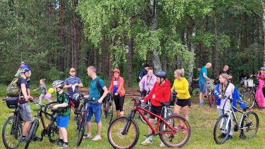 Rajd rowerowy z harcerzami: Przygoda w deszczu i zabawa dla wszystkich