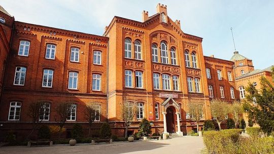 Nowoczesne sprzęty dla szkół w Kościerzynie: inwestycja w przyszłość zawodową