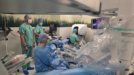 Robot chirurgiczny pomógł usunąć guza nerki. Pierwszy taki zabieg w Kościerzynie