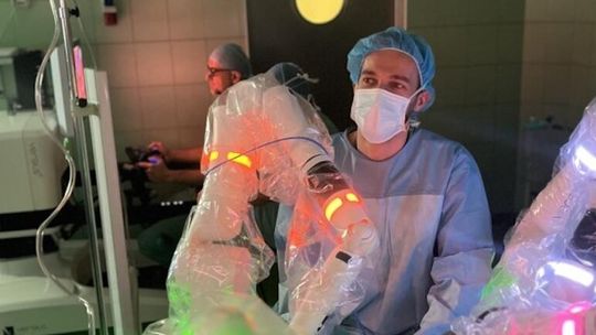 Roboty w szpitalu: przełomowa operacja w Kościerzynie