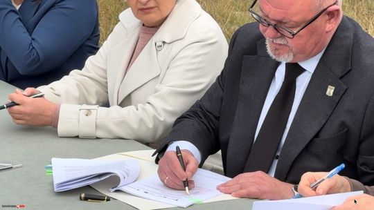 Rusza budowa ścieżki rowerowej do Wdzydz. Będzie też kładka w Rybakach i specjalna platforma