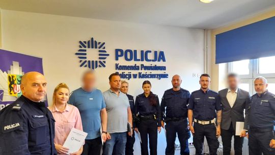 Siedmiu funkcjonariuszy awansowało w KPP Kościerzyna. Komendant nagrodził najlepszych 2025.