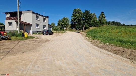 Skorzewo: 600 metrów ul. Młyńskiej z nową nawierzchnią z płyt betonowych i poboczami