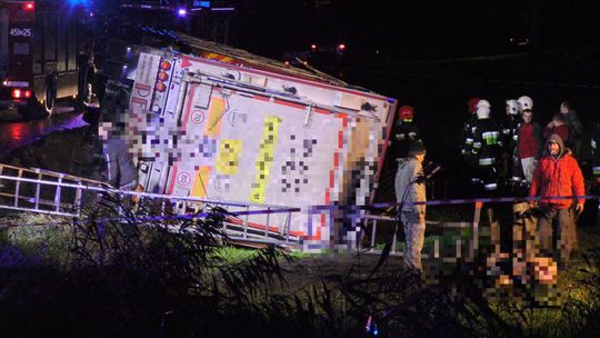 Skorzewo. Przewrócił się samochód przewożący świnie