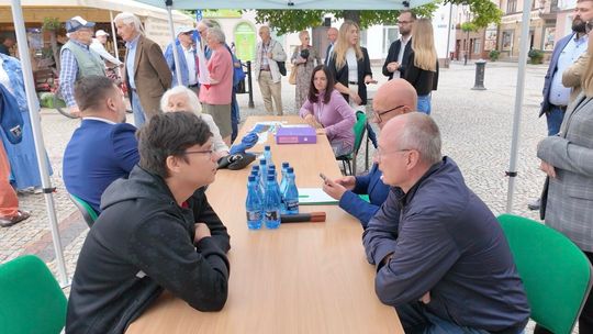 Spotkanie w Rynku: burmistrz odpowiadał na pytania mieszkańców